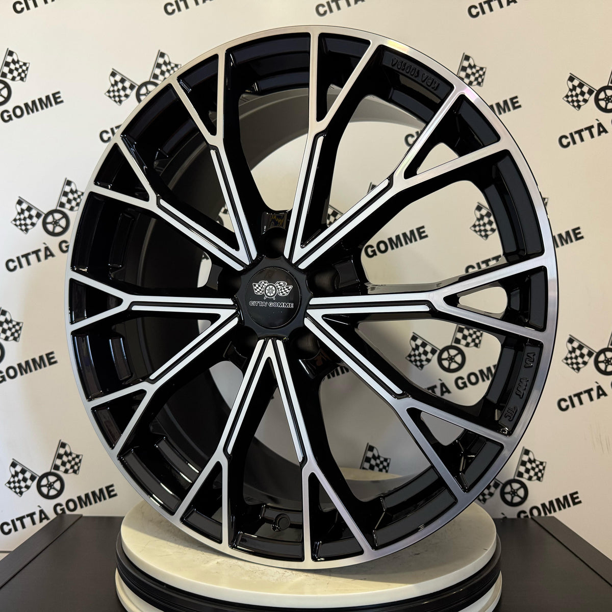 JNNJ 2 Pezzi Spazzola per Pulizia Cerchi, Spazzola per Cerchi Morbida con Manico Ergonomico, Spazzola di Pulizia del Cerchio della Ruota Dell'auto per Il Veicolo, per Auto Moto Bicicletta(Bianco JNNJ 2 Pezzi Spazzola per Pulizia Cerchi, Spazzola per Cerchi Morbida con Manico Ergonomico, Spazzola di Pulizia del Cerchio della Ruota Dell'auto per Il Veicolo, per Auto Moto Bicicletta(Bianco