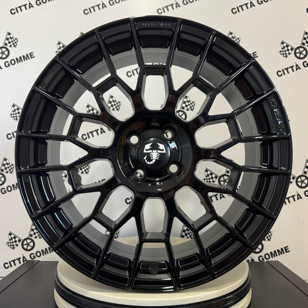 Set da 4 Cerchi in lega APX per ABARTH 500 500E (LOGO NERO)