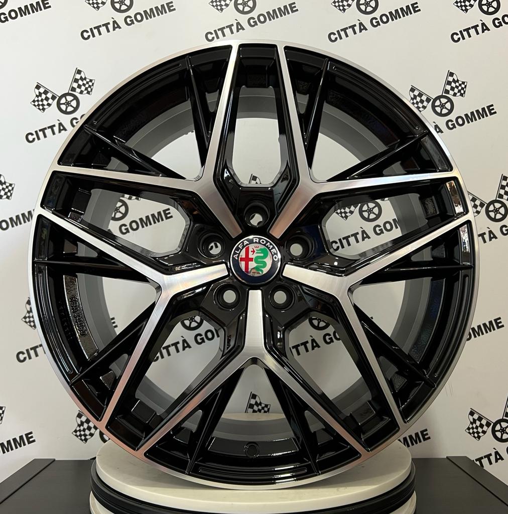 Alfa Romeo Giulia Competizione review (2023) (facelift Alfa Romeo Giulia Competizione review (2023) (facelift